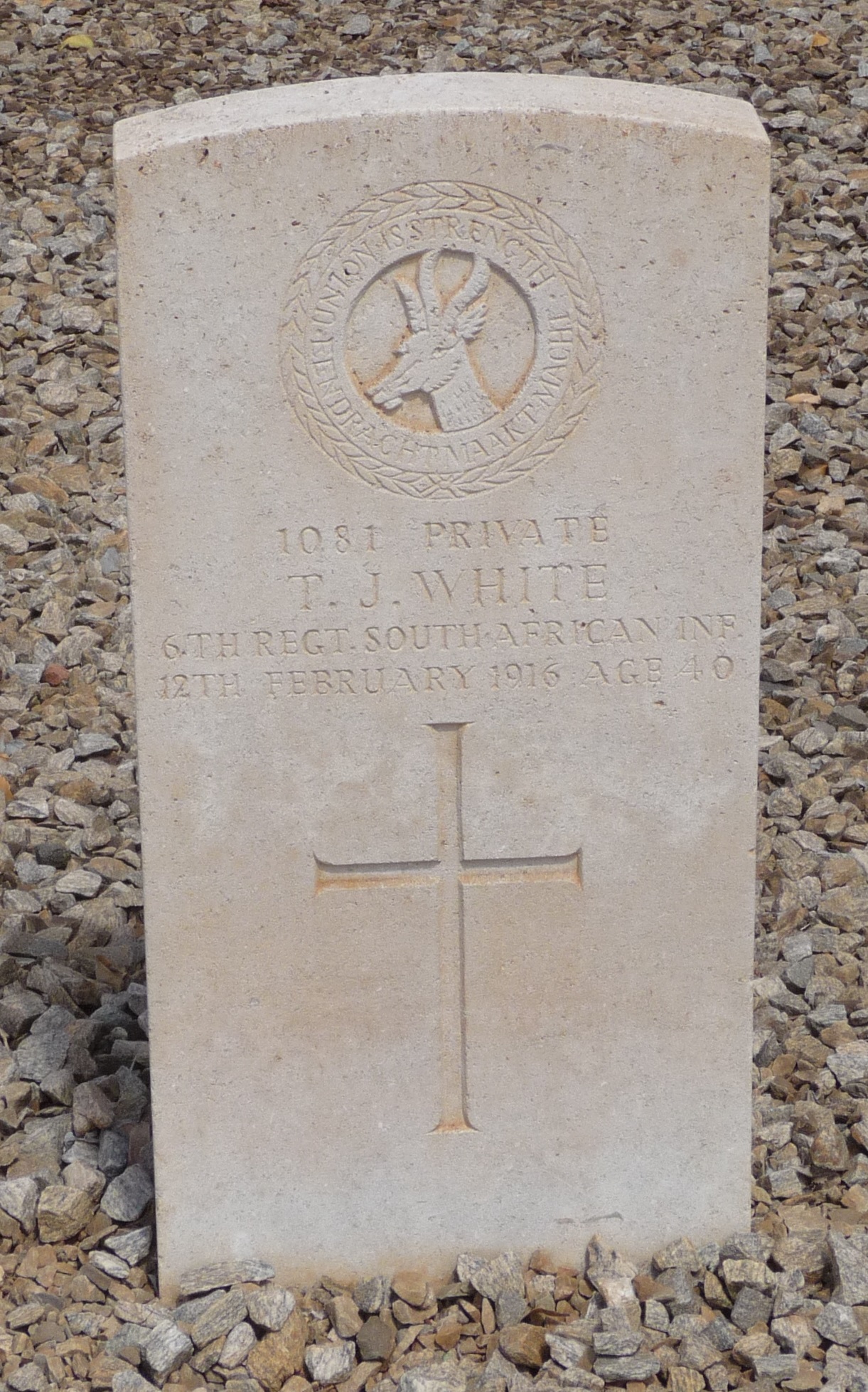 Photo from /search/photos/Kenya/TAVETA MILITARY CEMETERY/TAVETA MILITARY CEMETERY_white_pj.JPG
